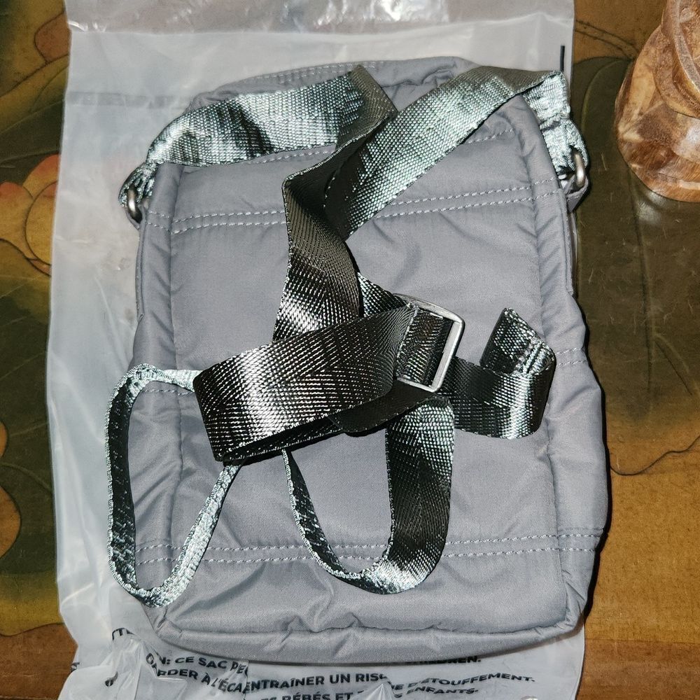 Gymshark Premium Lifestyle Cross Body Bag NWT - Picture 4 of 8